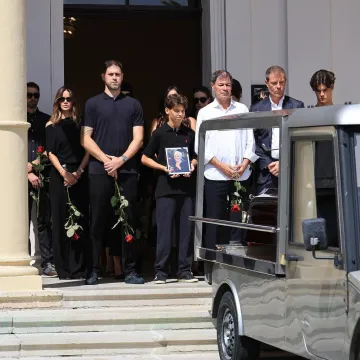 Pogledajte tko je sve do&scaron;ao na posljednji ispraćaj majke Zdravka i Zorana Mamića