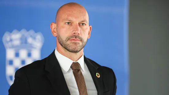 Ministar Habijan pokazao kako puni baterije: Pažnju ukrale fotografije bez majice