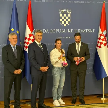 Premijer Plenković primio Saru Kolak i Marina Bloudeka: 'Ovo je poticaj mladima da se bave atletikom'