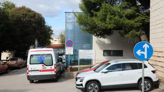Velik broj &Scaron;ibenčana tražio liječničku pomoć, simptomi su isti: 'Unuk i majka su mi jako lo&scaron;e'