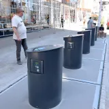 Bačeno prvo smeće u nove spremnike nadomak Trga bana Jelačića: Svi su htjeli zaviriti