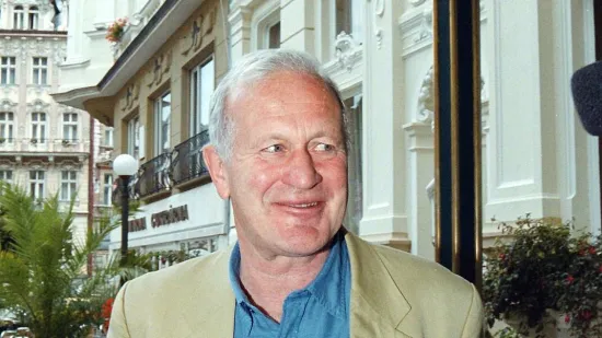 Preminuo slavni redatelj kultne serije: John Irvin umro u 86. godini