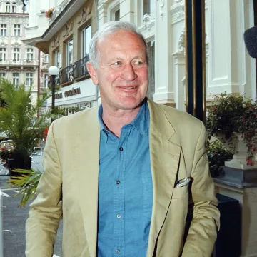 Preminuo slavni redatelj kultne serije: John Irvin umro u 86. godini
