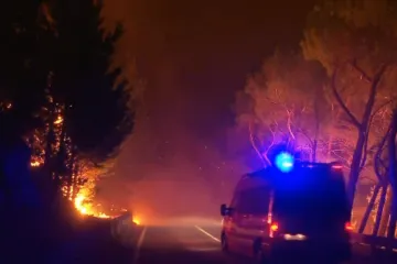 Požar na Ivanici u BiH pro&scaron;irio se prema Hrvatskoj, dubrovački vatrogasci dežuraju cijelu noć