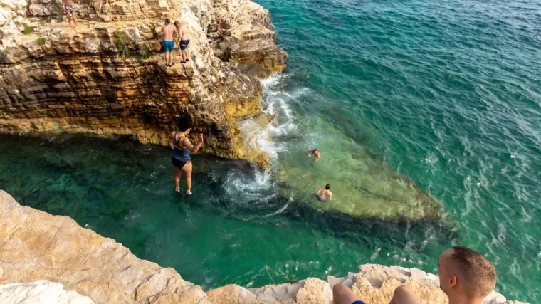 Dvoje turista stradalo na Kamenjaku u samo sat vremena: Oboje zavr&scaron;ili u bolnici