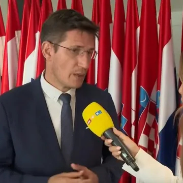 Gospićki otpad trese Sabor! Troskot: 'Po hitnom postupku trebalo bi zaustaviti kamione'