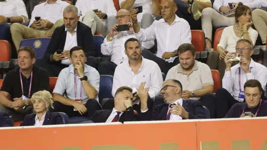 Pogledajte &scaron;to izbornik Bilić radi u loži Poljuda! Evo tko jo&scaron; gleda najvažniju utakmicu Hajduka