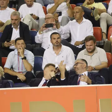 Pogledajte &scaron;to izbornik Bilić radi u loži Poljuda! Evo tko jo&scaron; gleda najvažniju utakmicu Hajduka