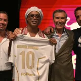 Legendarni Ronaldinho (46) predstavljen u Italiji: Igrat će treću ligu
