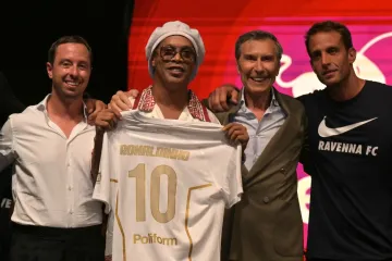 Legendarni Ronaldinho (46) predstavljen u Italiji: Igrat će treću ligu