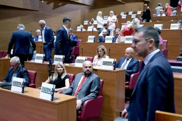 Frcale optužbe na burnoj izvanrednoj sjednici, danas slijedi nastavak: Glasat će o zaključcima
