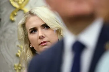 Postoji li između njih nešto više? Evo tko je djevojka opsjednuta 45 godina starijim Trumpom