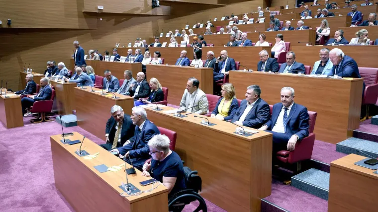 Ima li HDZ nove tri ruke? Njihov prijedlog podržao 81 zastupnik, sad kažu: 'Glasat ćemo za ru&scaron;enje Vlade'