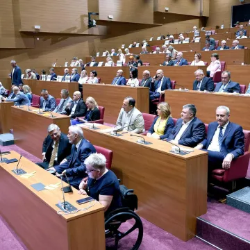 Ima li HDZ nove tri ruke? Njihov prijedlog podržao 81 zastupnik, sad kažu: 'Glasat ćemo za ru&scaron;enje Vlade'