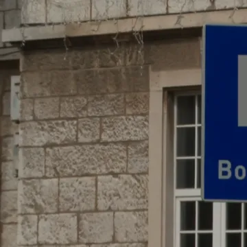 Raste broj oboljelih u &Scaron;ibeniku, u bolnici zavr&scaron;ilo i dvoje djece: Svi su jeli isto