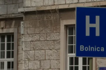 Raste broj oboljelih u &Scaron;ibeniku, u bolnici zavr&scaron;ilo i dvoje djece: Svi su jeli isto