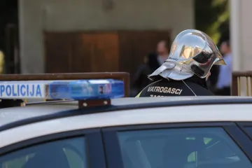 Dječaci zapalili vatru na Gripama pa ugledali policiju i dali se u bijeg: Jedan zavr&scaron;io u bolnici