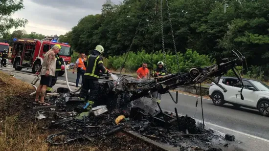 Sve veće gužve: Vatra progutala kampericu na A1, kolona duga 11 kilometara