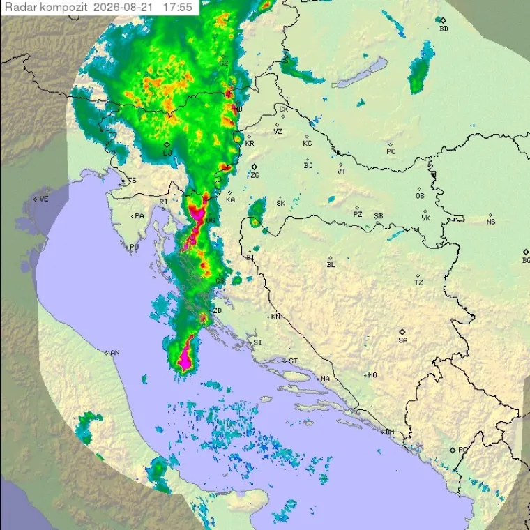 Snažno nevrijeme pogodilo Kvarner i Istru! Rijeka pod vodom, fronta ide prema ostatku zemlje