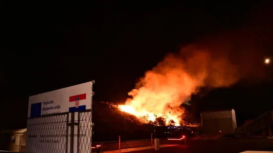 Vatrogasci se bore s vatrom na odlagali&scaron;tu Mojanka