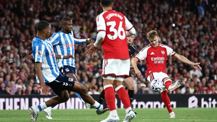 Arsenal zabio tri gola za tri boda na otvaranju sezone u kojoj brani titulu