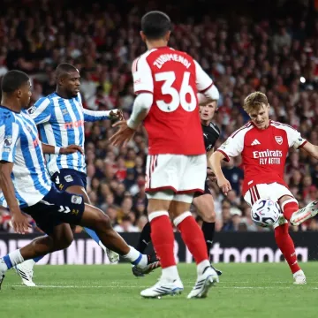 Arsenal zabio tri gola za tri boda na otvaranju sezone u kojoj brani titulu