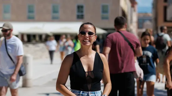 Vruća &scaron;pica u Zadru: Zgodna brineta ukrala pažnju u topu koji je malo toga ostavljao ma&scaron;ti