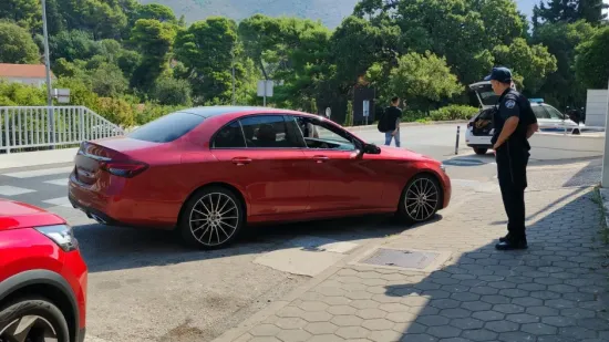 Novi napad na Srbe, dvoje ozlijeđenih: Pogledajte &scaron;to je ostalo od auta s 'pogre&scaron;nim' tablicama