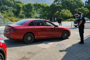 Novi napad na Srbe, dvoje ozlijeđenih: Pogledajte &scaron;to je ostalo od auta s 'pogre&scaron;nim' tablicama