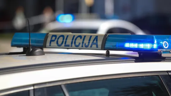 Automobil sletio s ceste i udario u zid: Troje putnika ozlijeđeno, jedna osoba te&scaron;ko