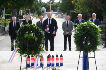 Državi vrh polaganjem vijenaca odao počast žrtvama totalitarizma: 'Ne ponovilo se'