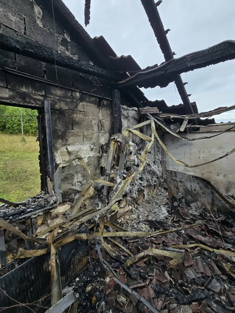 Obitelj u &scaron;est godina treći put ostala bez krova nad glavom: 'Nemamo gdje biti, sve je izgorjelo'