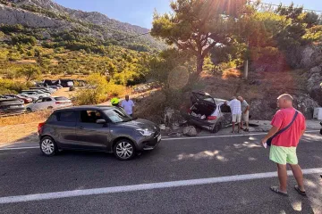 Te&scaron;ka nesreća u Brelima: Ozlijeđene dvije osobe, vatrogasci jednu izvlačili iz vozila