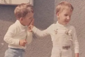 Znate li tko su ovi dječaci? Ostali su bez vida jo&scaron; kao djeca, a danas ih zna cijela regija