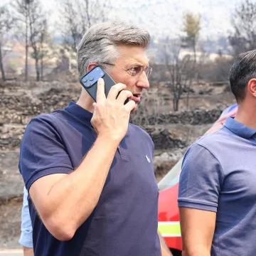 Pogledajte Plenkovića u nesvakida&scaron;njem izdanju: S ovom obitelji veže ga neobična priča