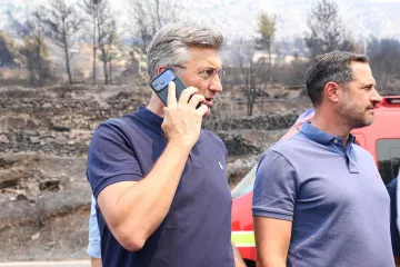 Pogledajte Plenkovića u nesvakida&scaron;njem izdanju: S ovom obitelji veže ga neobična priča