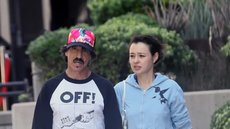 Ono &scaron;to je Anthony Kiedis radio s 33 godine mlađom djevojkom privuklo je sve poglede