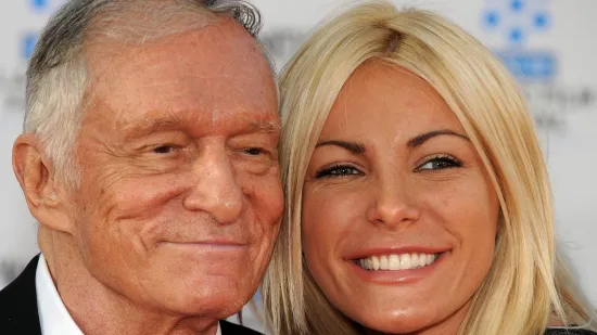 Osnivač Playboya oženio je 60 godina mlađu zečicu koja sada tvrdi: "Bio mi je ispran mozak"