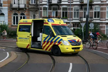 Autobus pun učenika sudario se s dostavnim vozilom, osmero ljudi zavr&scaron;ilo u bolnici