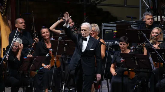 Legendarni tenor održat će spektakularan koncert ispred Katedrale