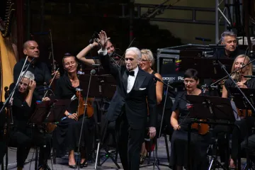 Legendarni tenor održat će spektakularan koncert ispred Katedrale