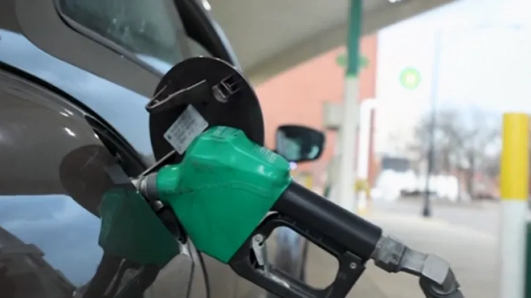 Dvije djevojke napravile sličan dar-mar na pumpama u dva različita grada