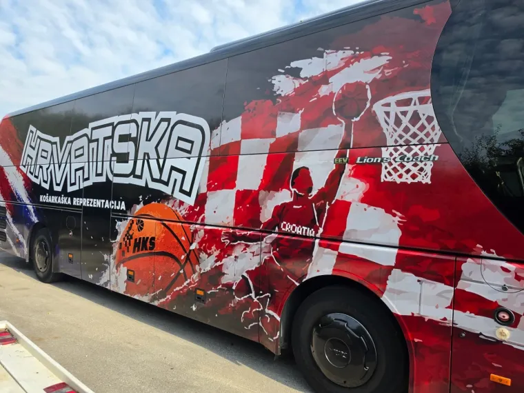 Hrvatski ko&scaron;arka&scaron;i dobili pojačanje na četiri kotača! Evo kako izgleda novi autobus reprezentacije