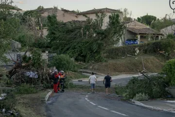 Tornado poharao francusko selo, ozlijeđeno vi&scaron;e od 40 ljudi! Na trudnicu se sru&scaron;ila kuća
