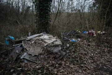 Policija ga zatekla usred &scaron;ume: Mu&scaron;karc (29) htio zatrpati golemu količinu otpada