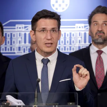 Troskot prozvao Ćorića zbog 580.000 eura: 'Sve se može otkriti jednim klikom mi&scaron;a