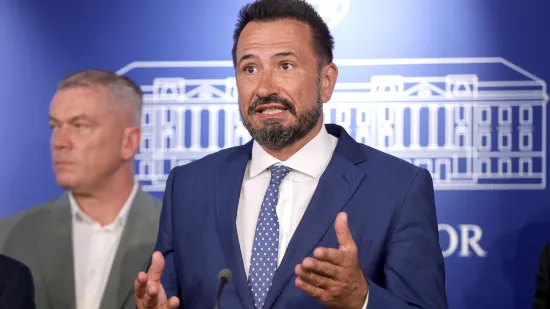 Dizao zastavu HOS-a, &scaron;irio govor mržnje, Peternel ga brani: 'Poruka u crvenim dijelovima Hrvatske'