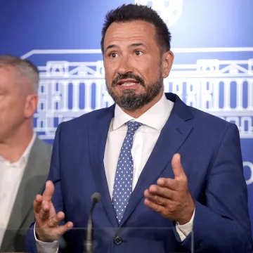 Dizao zastavu HOS-a, &scaron;irio govor mržnje, Peternel ga brani: 'Poruka u crvenim dijelovima Hrvatske'