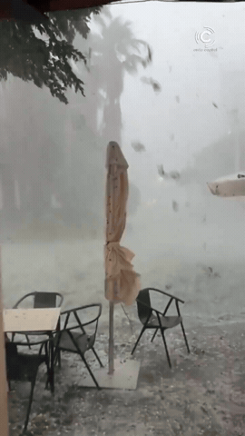 Nevrijeme poharalo Europu: Bujice nose ljude i aute, tornado ru&scaron;io kuće