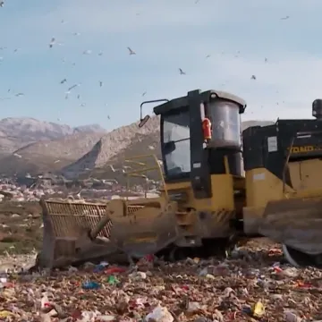 Makarskoj rivijeri prijeti ekolo&scaron;ka bomba usred sezone: Od ponedjeljka nemaju gdje odvoziti smeće